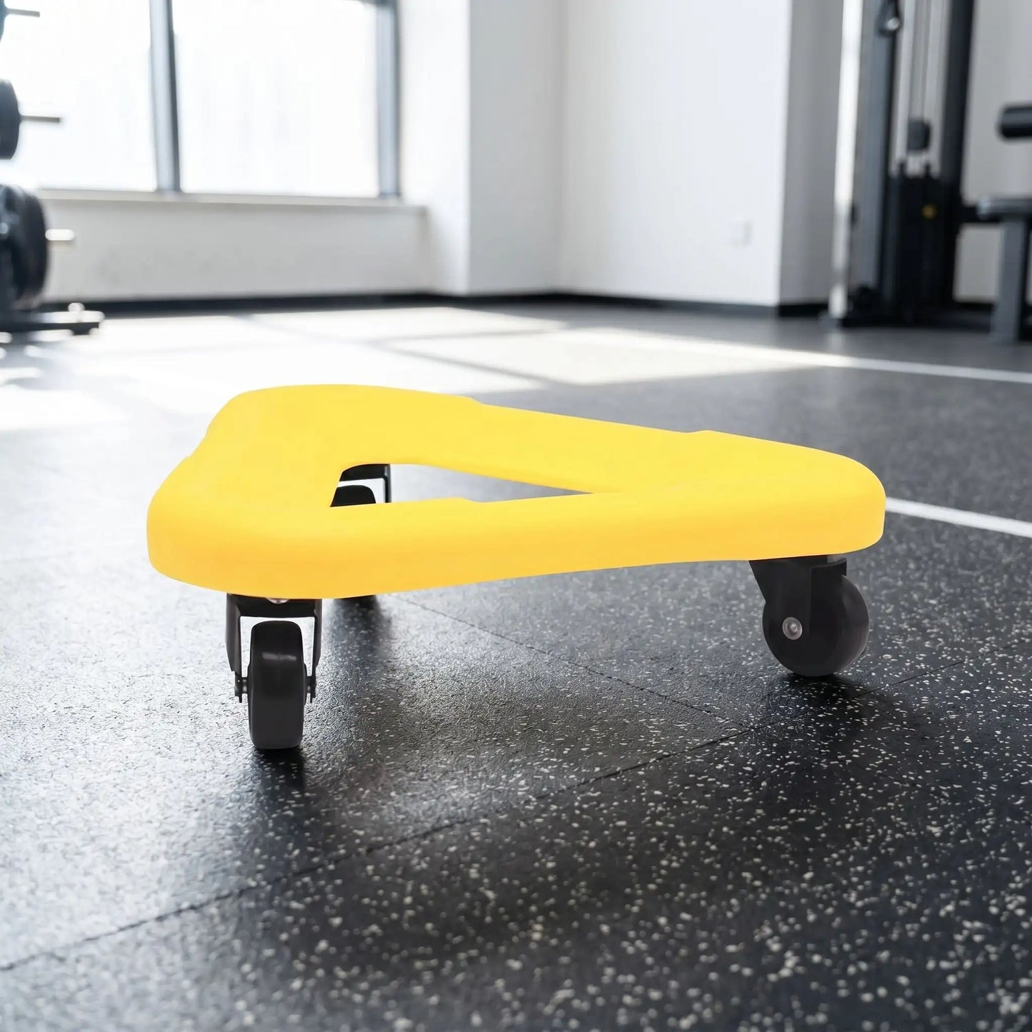Roue abdo modèle de couleur jaune sur un tapis de gym