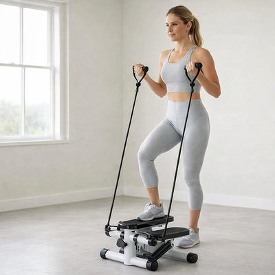 Stepper une femme débute une séance d'exercice