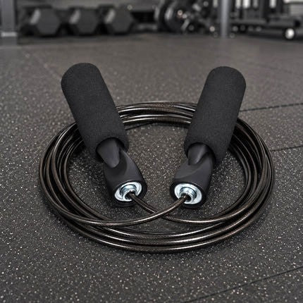 Corde à sauter modèle de couleur noir mat