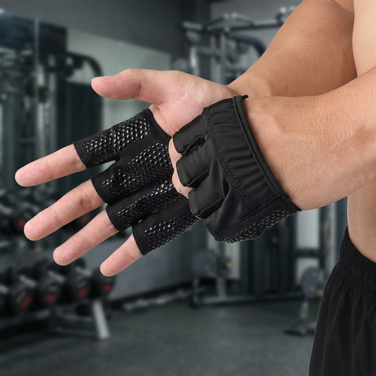 Gant fitness un homme mettant la paire avant une séance de musculation dans une zone de gym public