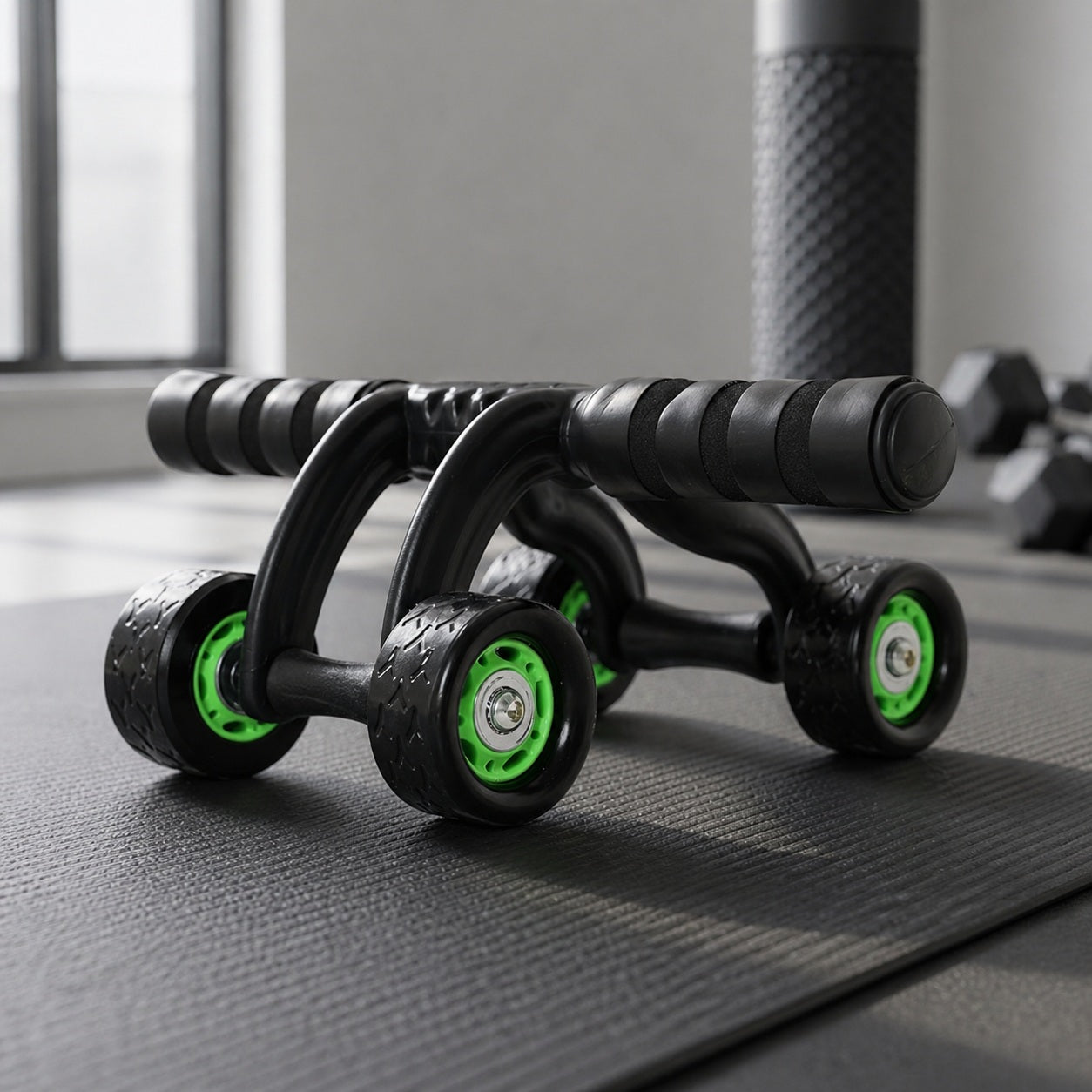 Abdominaux roue l'outil de musculation placer sur une surface de salle sport