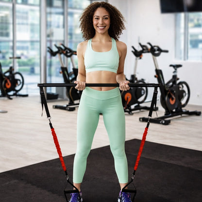 Barre elastique muscu une personne utilisant le matériel au gym
