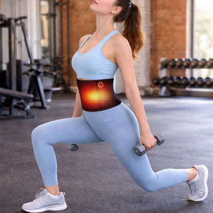 Ceinture lombaire chauffante sur la taille d'une femme s'entraînant à la salle