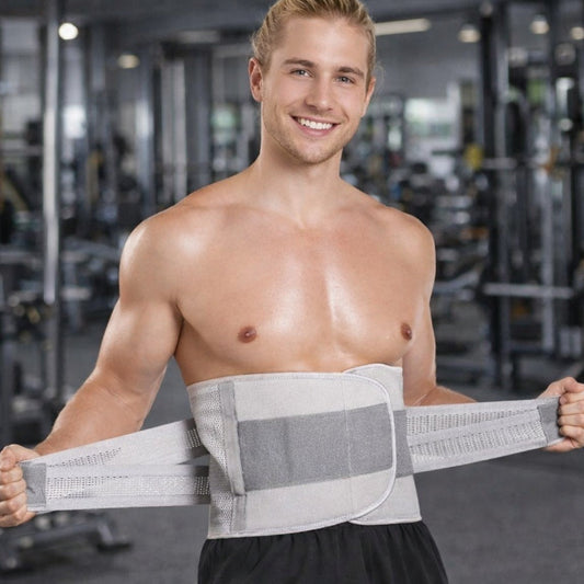 Ceinture lombaire un homme dans un studio sportif