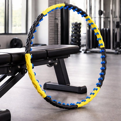 Cerceau hula hoop appuyé contre un banc au gym