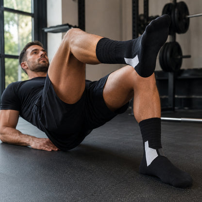 Chaussettes de sport une personne faisant hip thrust au sol à une jambe au gym