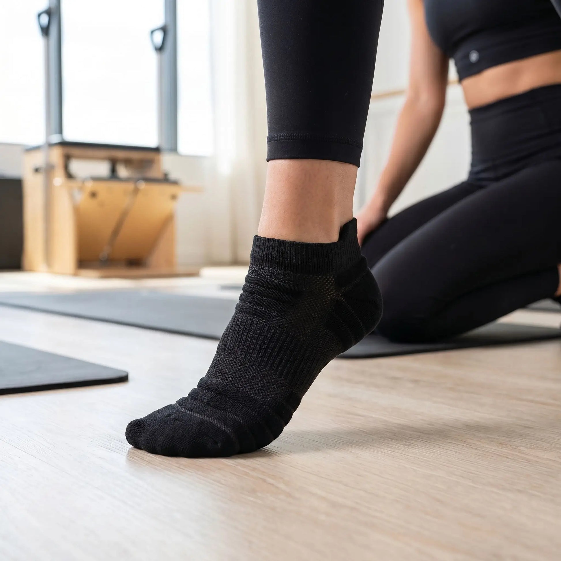 Chaussettes de sport une personne portant la paire en séance dans un studio fitness 