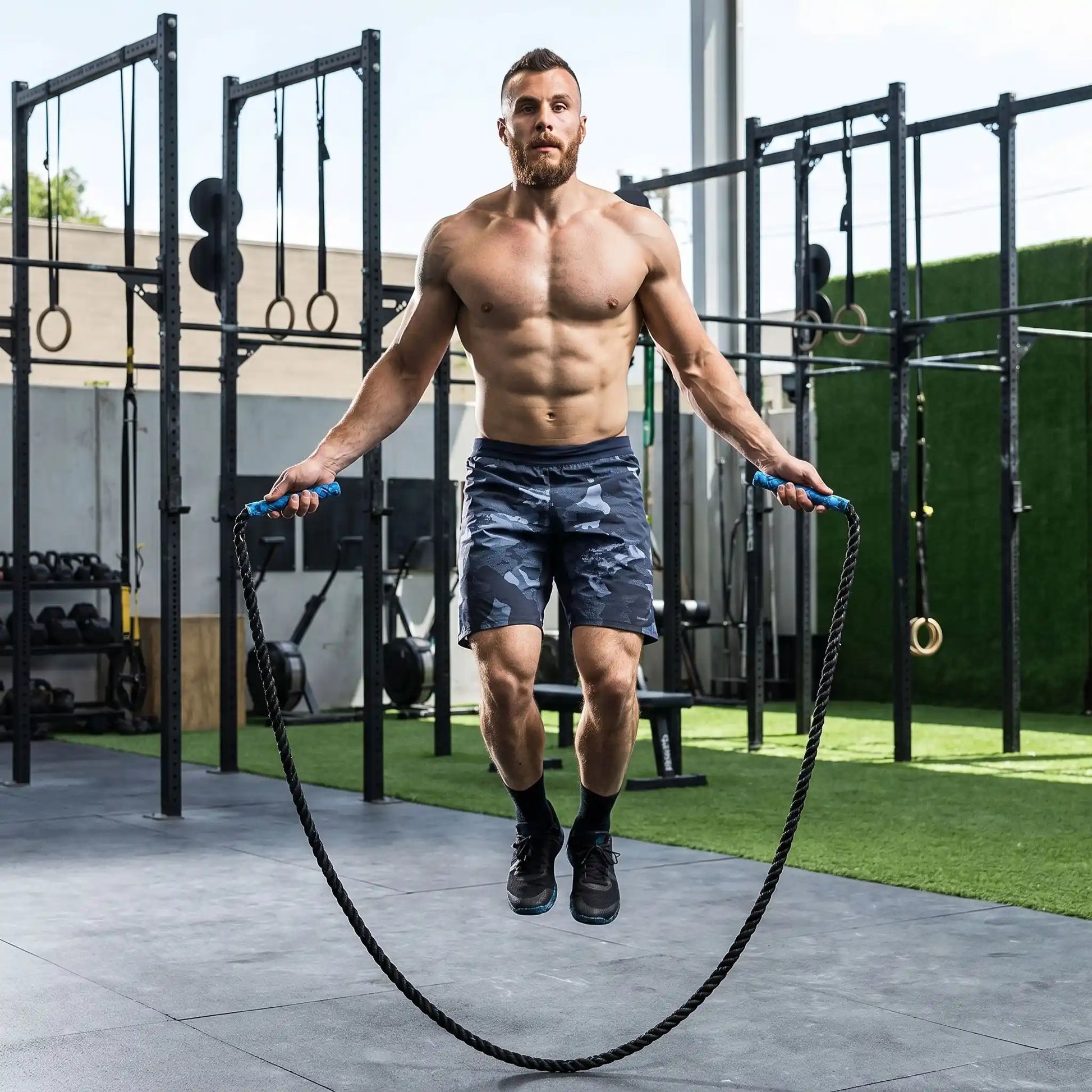 Corde à sauter lestée usage dans un espace de conditionnement physique