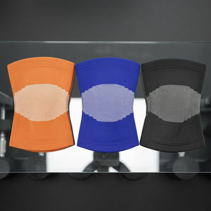 Genouillère maintien sport les trois modèles de couleurs sur un comptoir en verre d'un gym