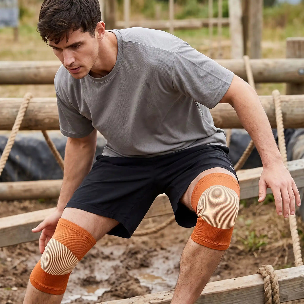 Genouillère maintien sport une personne faisant un circuit avec obstacles à l'extérieur