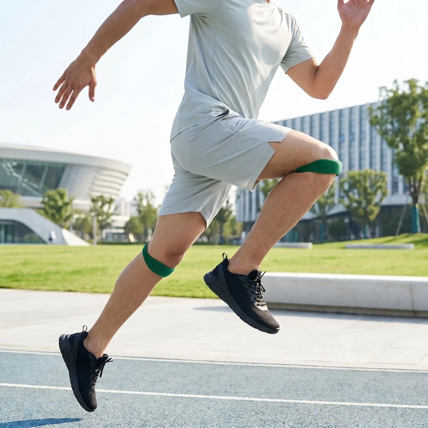 Genouillère rotulienne pour le sport une personne en plein exercice de saut