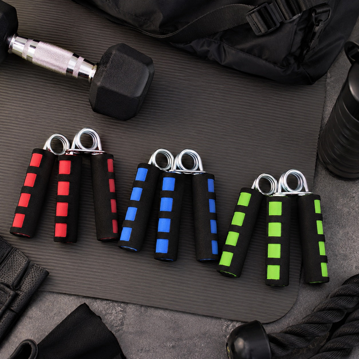 Hand grip montrant les trois modèles de couleurs variées