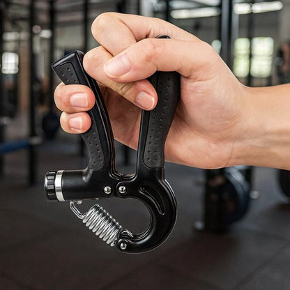 Hand grip une personne montrant l'outil de renforcement vers le bas
