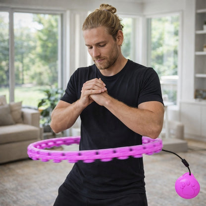 Hula hoop fitness un homme pratique à la maison au salon