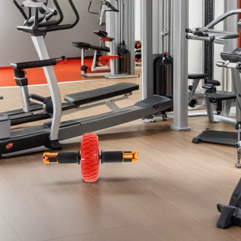 Roue à abdominaux le matériel placé dans un environnement de musculation