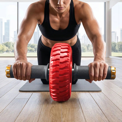 Roue à abdominaux une personne faisant des exercices avec l'outil d'entraînement dans un espace résidentiel