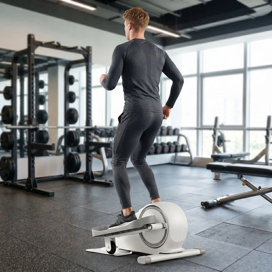 Stepper up une personne utilisant l'appareil dans un espace d'entraînement